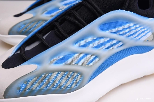 THE YEEZY 700 G54850 GLOW V3 ADIDAS IN DARK 0814